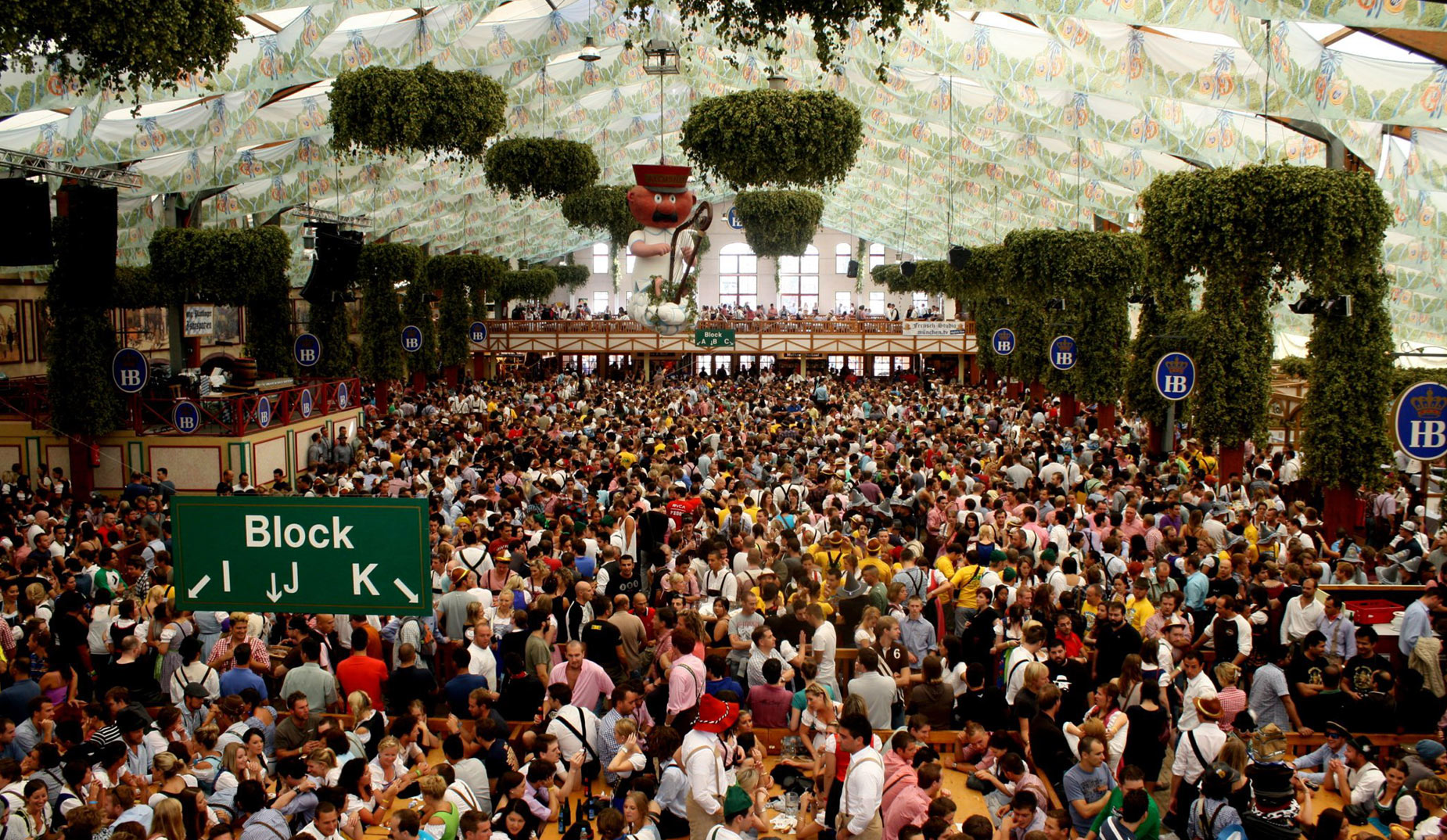 Grupos en Un Restaurante Cualquiera